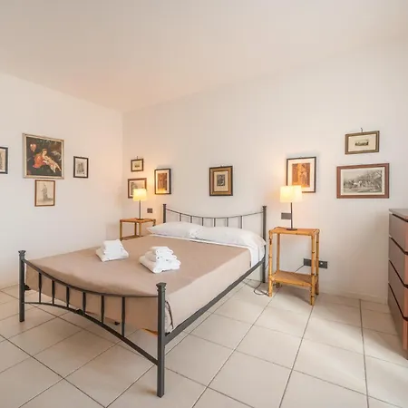 Apartmentsgarda - Ca' Capre 펜션